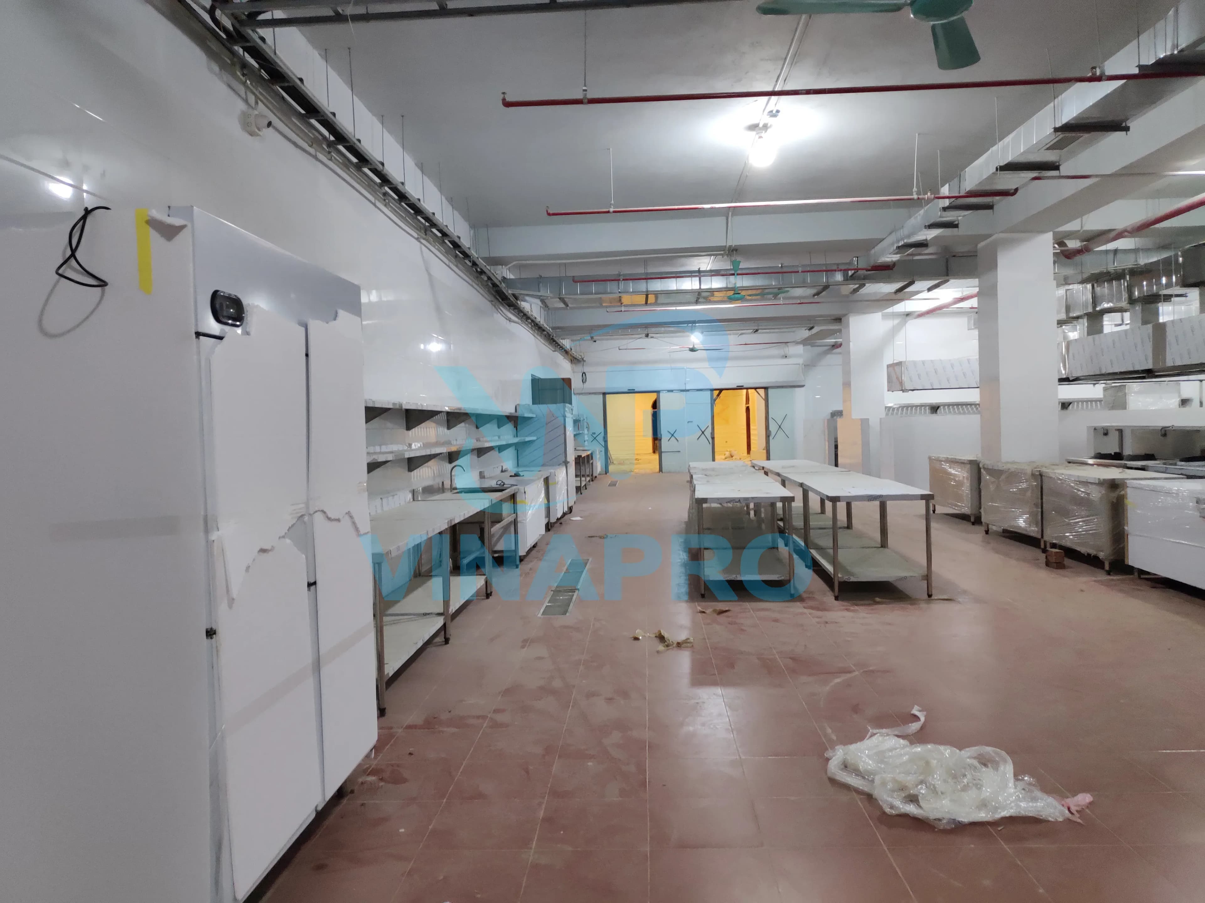 Tổng thế khu vực tập kết đồ tưới và lưu trữ đồ khô, đồ đông lạnh